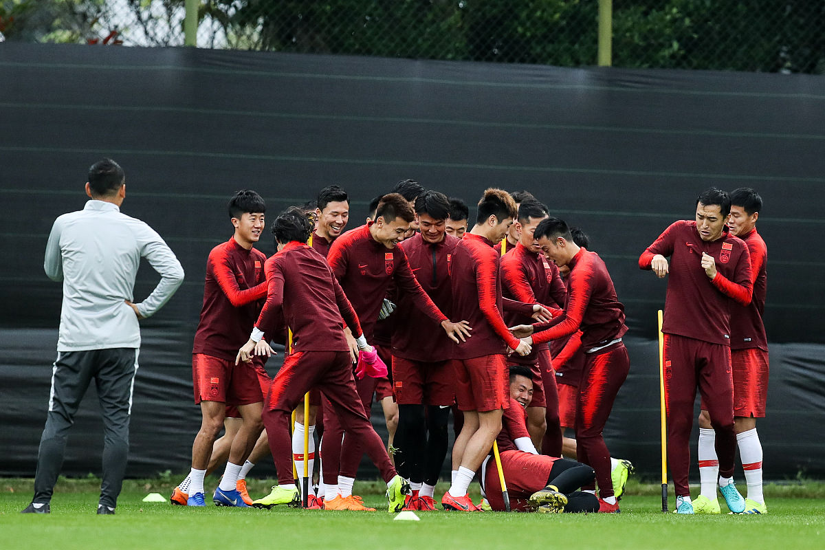 足球强队备战大赛,力争夺冠 足球强队备战大赛,力争夺冠