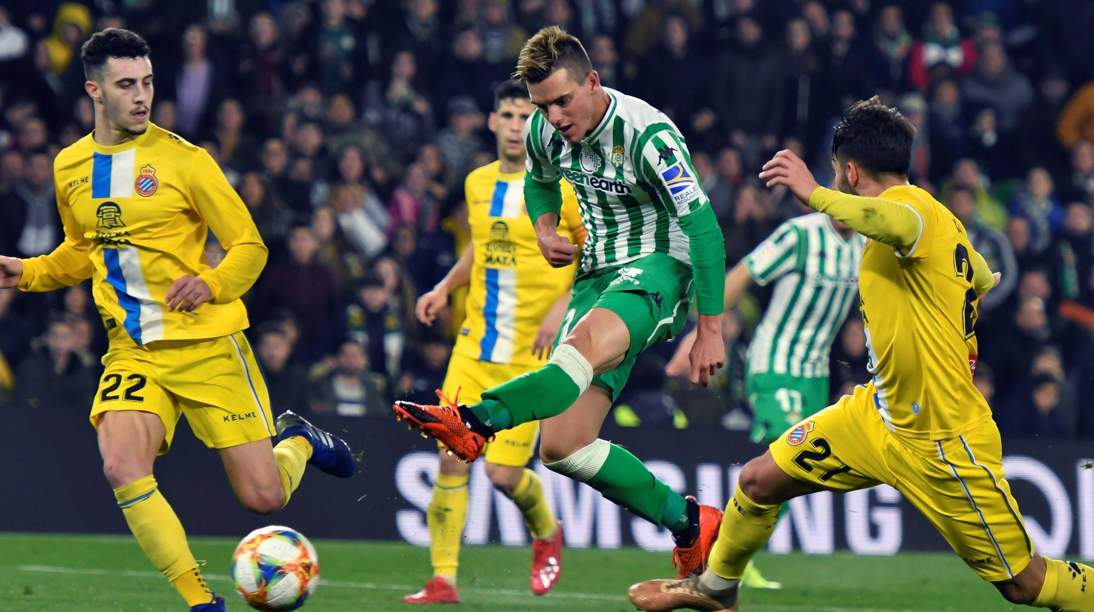 比利亚雷亚尔客场逼平,保持不败纪录 比利亚雷亚尔客场逼平,保持不败纪录