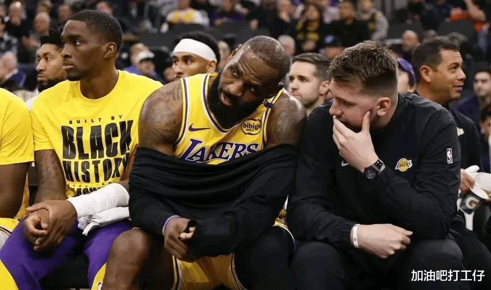 詹姆斯和戴维斯联手砍下57分,湖人大胜快船 詹姆斯和戴维斯联手砍下57分,湖人大胜快船