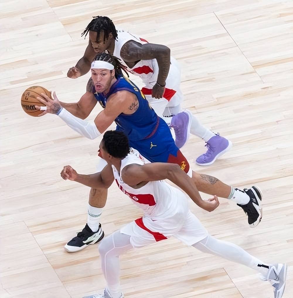 鹈鹕主场力挽狂澜,关键时刻关键球锁定胜利 鹈鹕主场力挽狂澜,关键时刻关键球锁定胜利