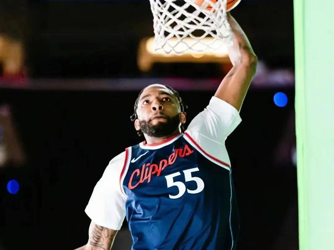 快船队势不可挡,主场豪取胜利顺利晋级 快船队势不可挡,主场豪取胜利顺利晋级