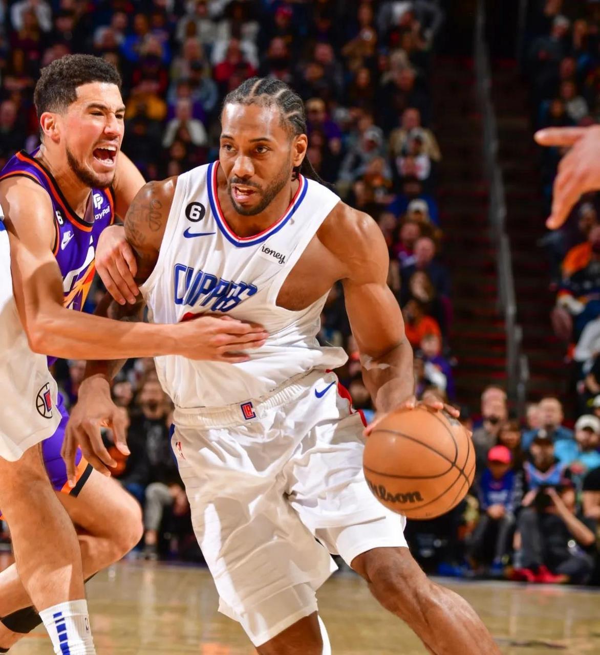 快船对战太阳:伦纳德迎战布克,得分之争 快船对战太阳:伦纳德迎战布克,得分之争