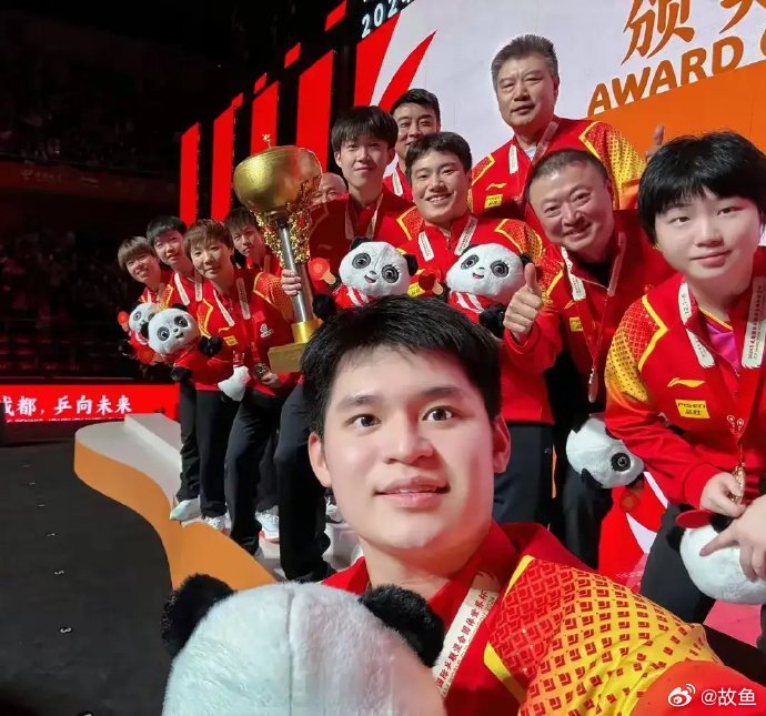 主力球员发挥亮眼,率队获得胜利向冠军位置迈进 主力球员发挥亮眼,率队获得胜利向冠军位置迈进