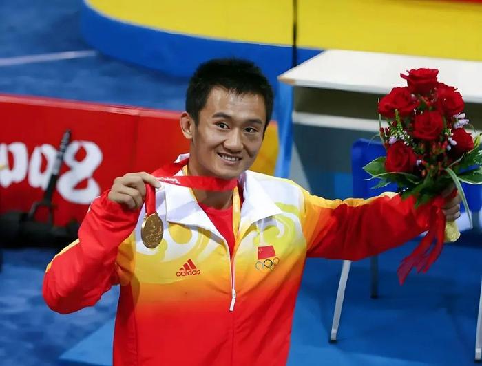 武术选手实力战胜对手,一鸣惊人! 武术选手实力战胜对手,一鸣惊人!