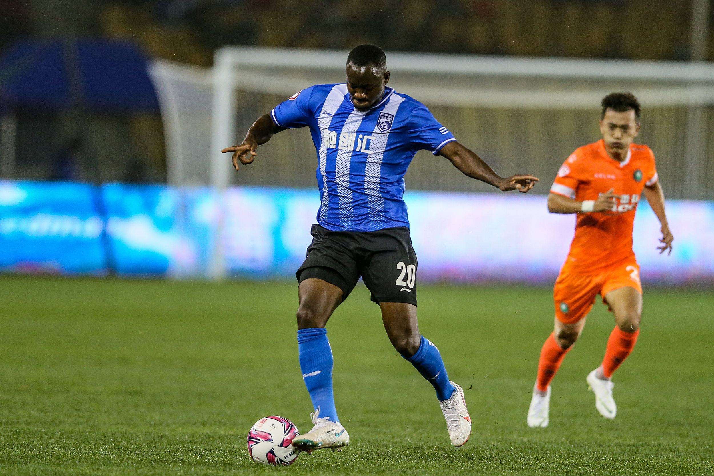 卡尔瓦洛尔主场大胜,再现雄风 卡尔瓦洛尔主场大胜,再现雄风