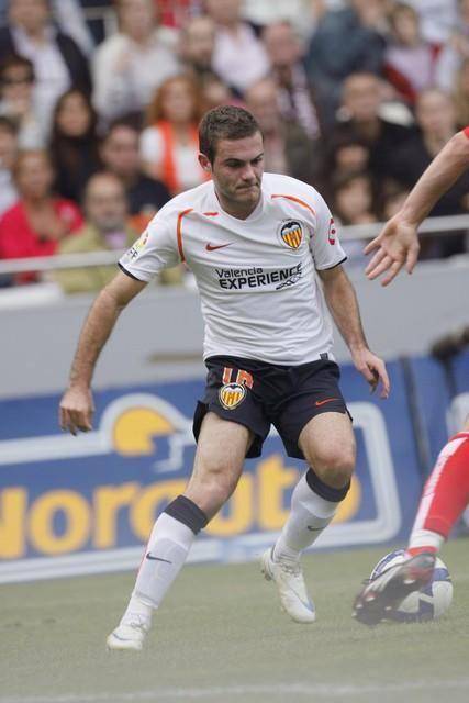 瓦伦西亚球员因违纪被罚,将缺席下一场关键对决 瓦伦西亚球员因违纪被罚,将缺席下一场关键对决