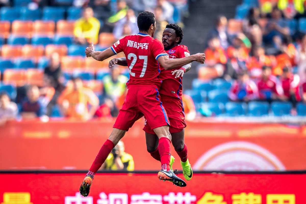 重庆斯威主帅被罚,球队备战受影响 重庆斯威主帅被罚,球队备战受影响