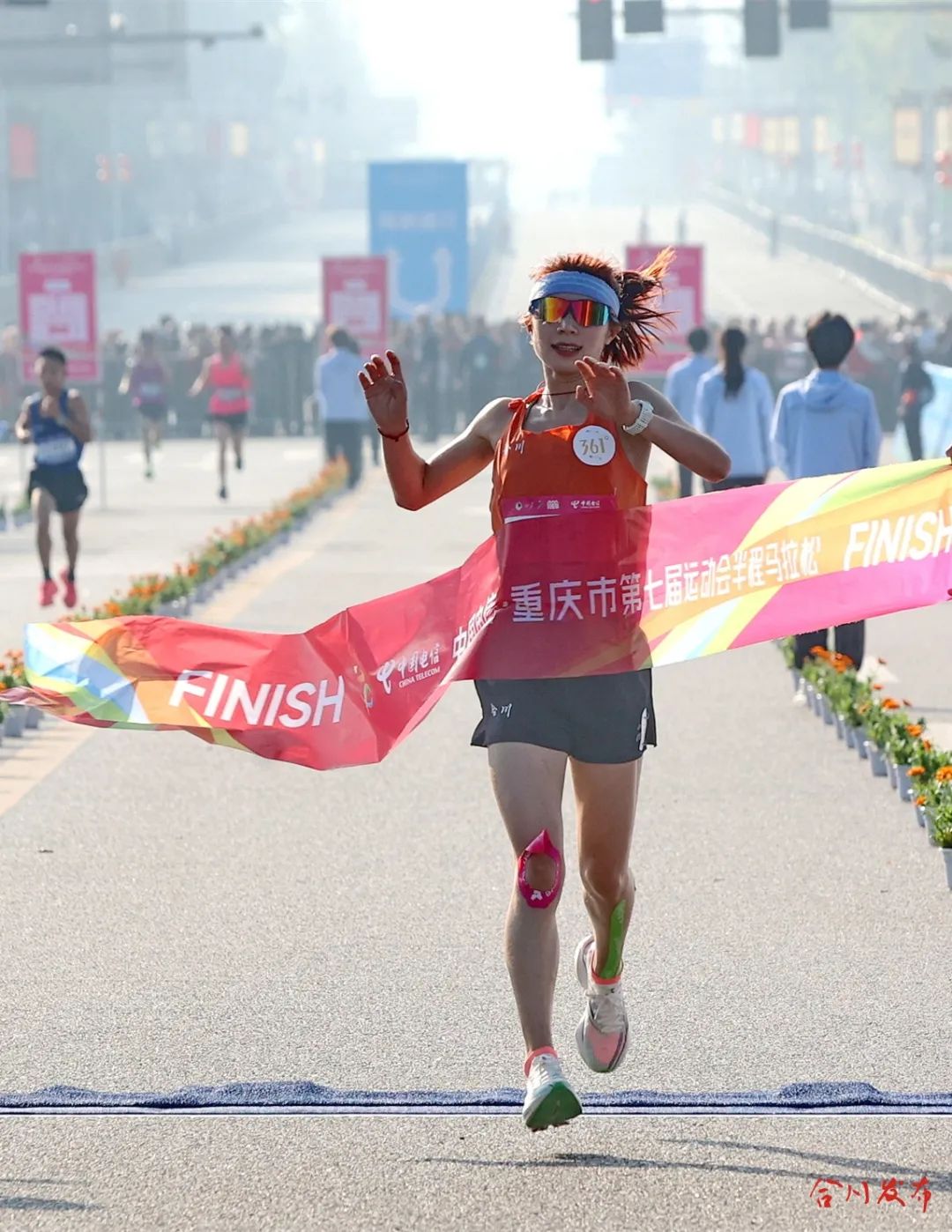 运动员斩获金牌,全力以赴向着冠军进发 运动员斩获金牌,全力以赴向着冠军进发