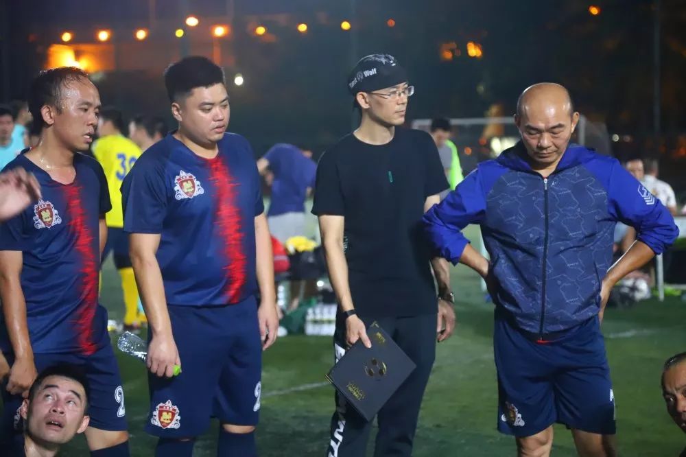 马上前进队备战下一轮比赛,全队协作 马上前进队备战下一轮比赛,全队协作