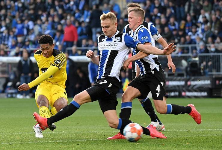 弗赖堡球员表现出色,展现团队战斗力 弗赖堡球员表现出色,展现团队战斗力