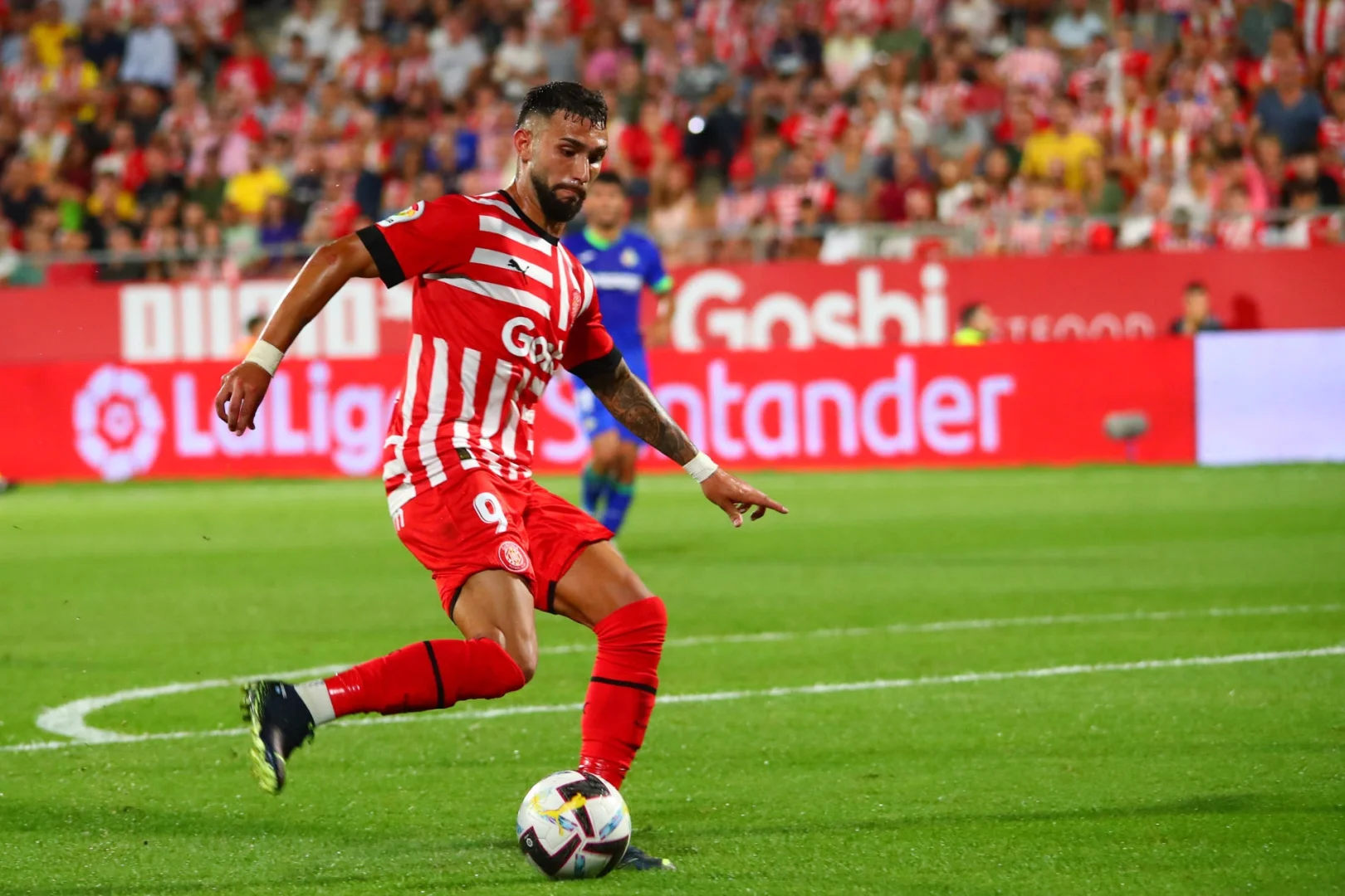 里尔在主场胜利,继续和领头羊保持一定积分差距 里尔在主场胜利,继续和领头羊保持一定积分差距