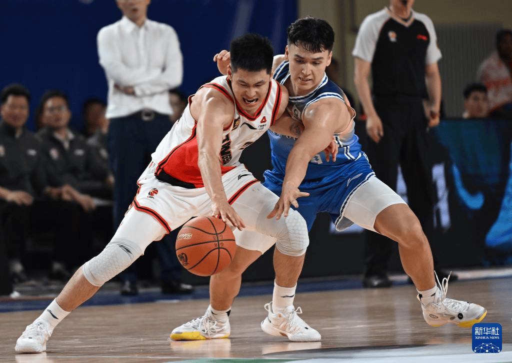 新疆男篮发挥出色,战胜对手取得胜利 新疆男篮发挥出色,战胜对手取得胜利