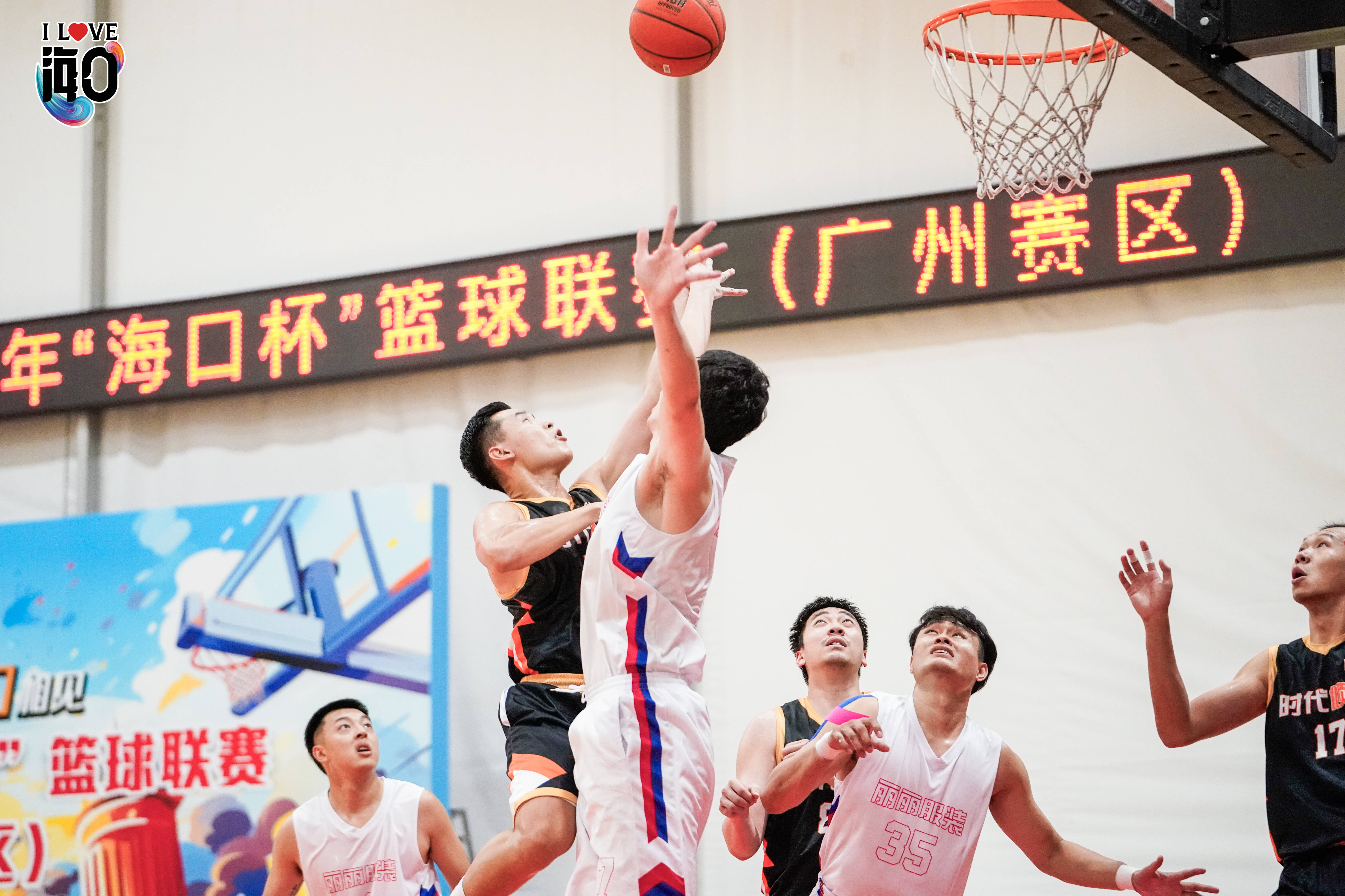 篮球职业联赛中出现了一场激烈的对决 篮球职业联赛中出现了一场激烈的对决