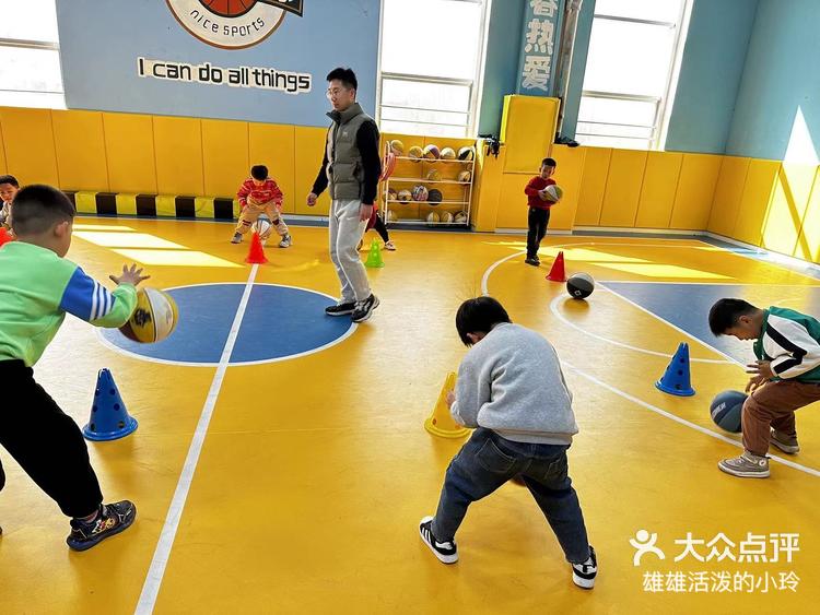 球迷为篮球赛事疯狂打call 球迷为篮球赛事疯狂打call