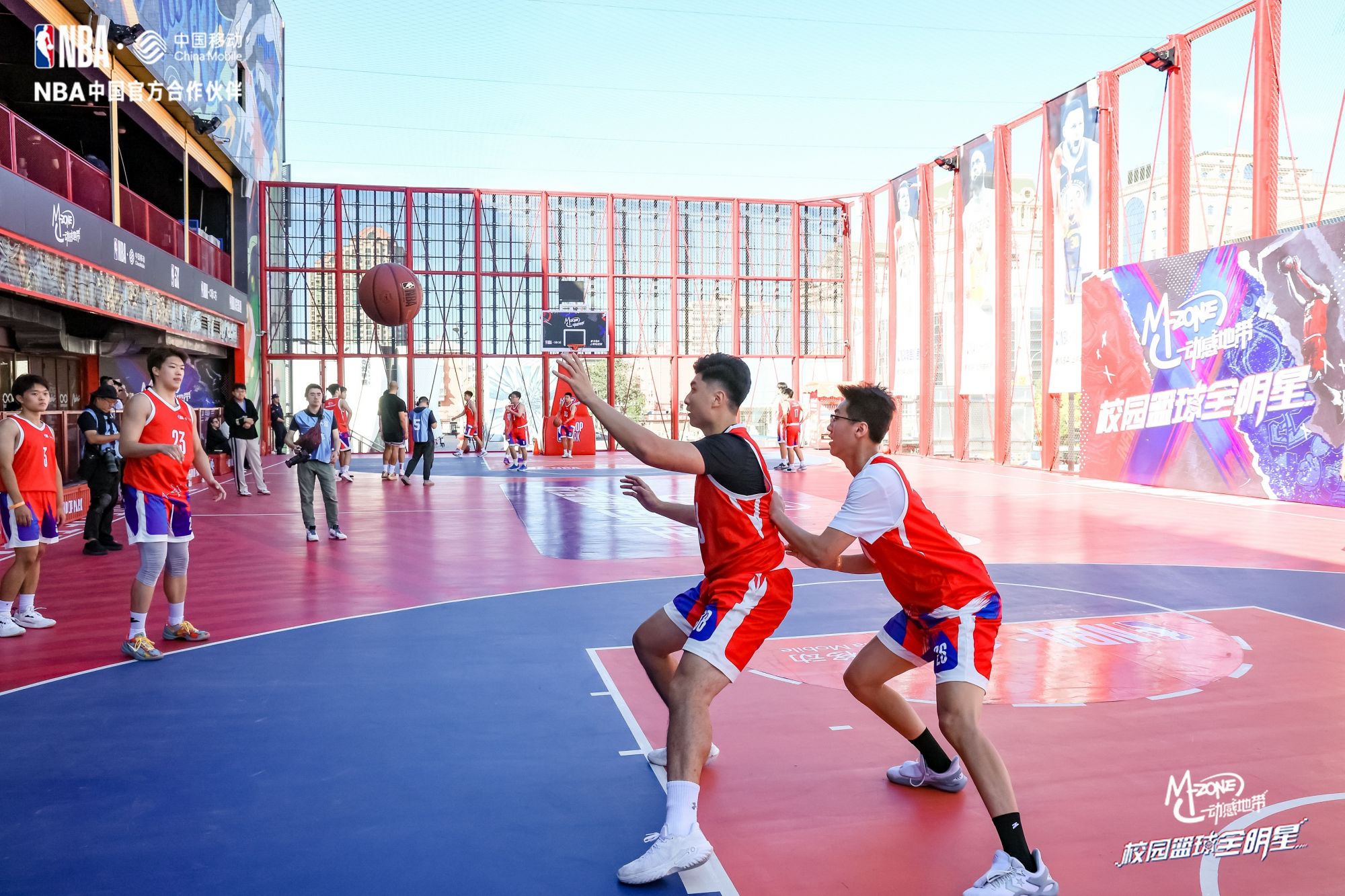 明星篮球巨星为支持社区服务积极行动 明星篮球巨星为支持社区服务积极行动