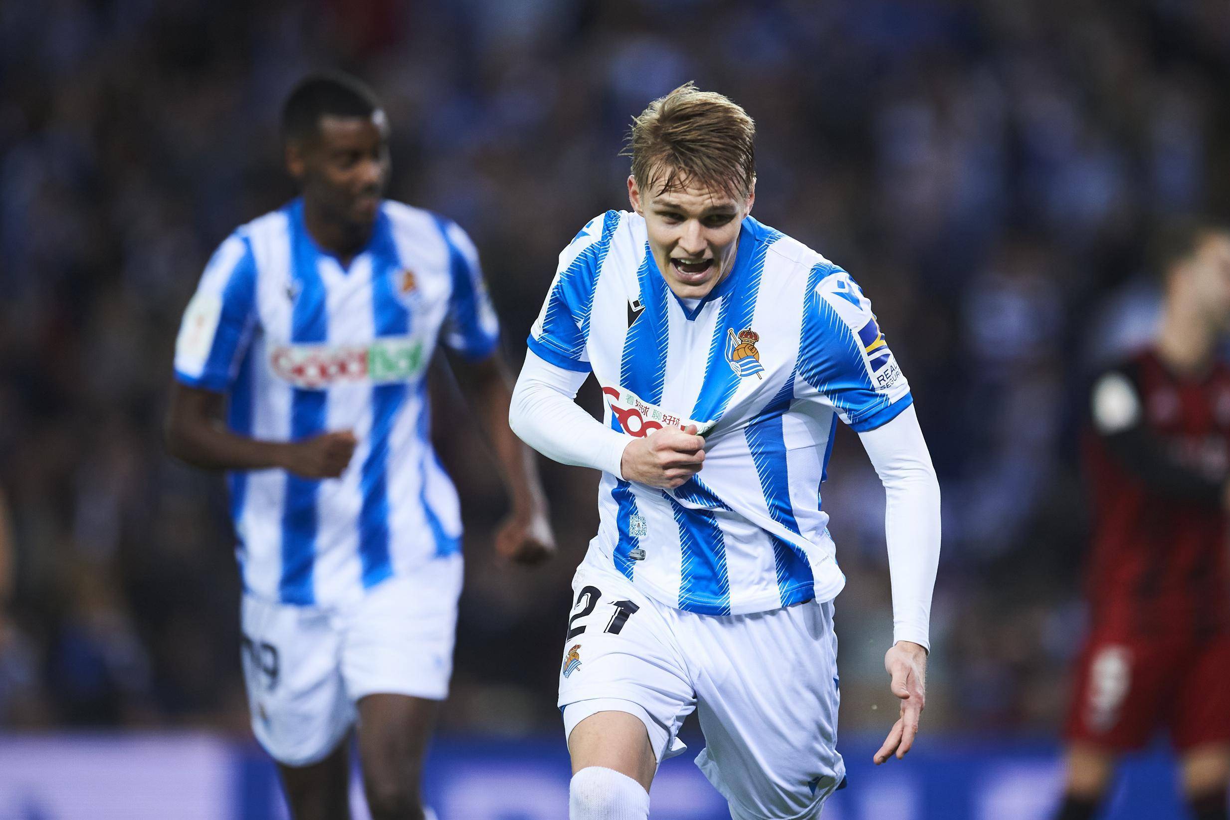 瓦伦西亚逆袭,赢得保级关键战 瓦伦西亚逆袭,赢得保级关键战