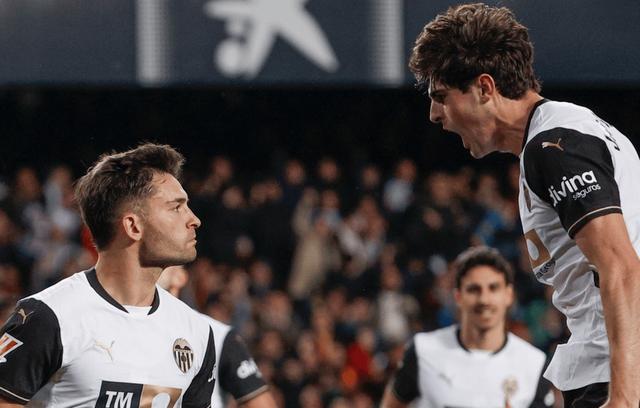 瓦伦西亚逆袭,赢得保级关键战 瓦伦西亚逆袭,赢得保级关键战