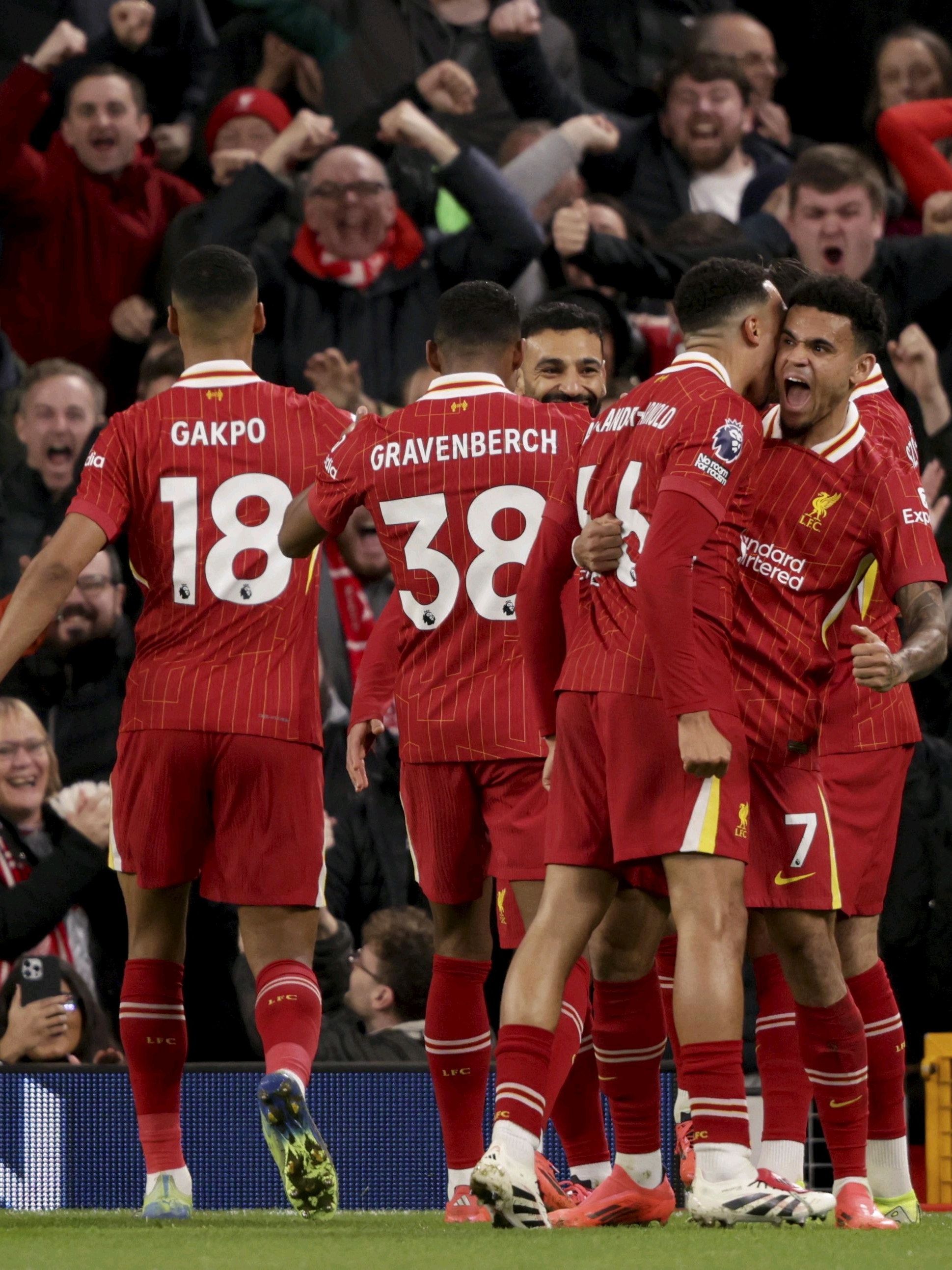 球队备战即将到来的重要比赛,士气高昂 球队备战即将到来的重要比赛,士气高昂