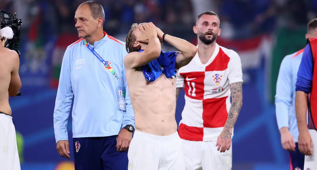 英格兰轻松战胜捷克,提前锁定小组第一 英格兰轻松战胜捷克,提前锁定小组第一