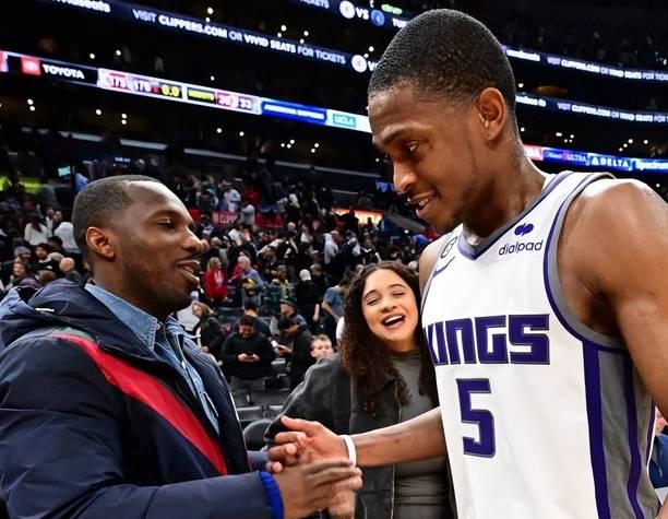 猛龙战胜骑士,范弗利特表现出色 猛龙战胜骑士,范弗利特表现出色