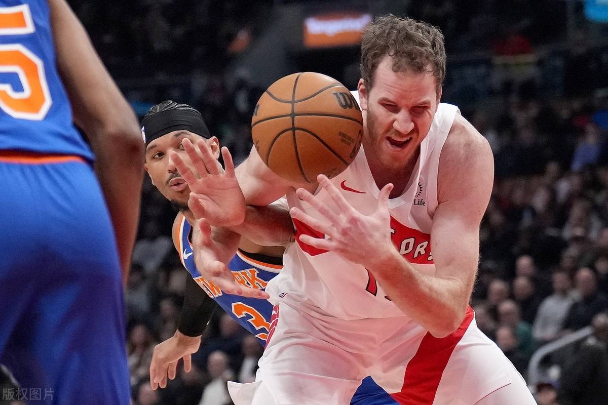 斯沃顿中场全力以赴,主场绝杀对手收获三分 斯沃顿中场全力以赴,主场绝杀对手收获三分