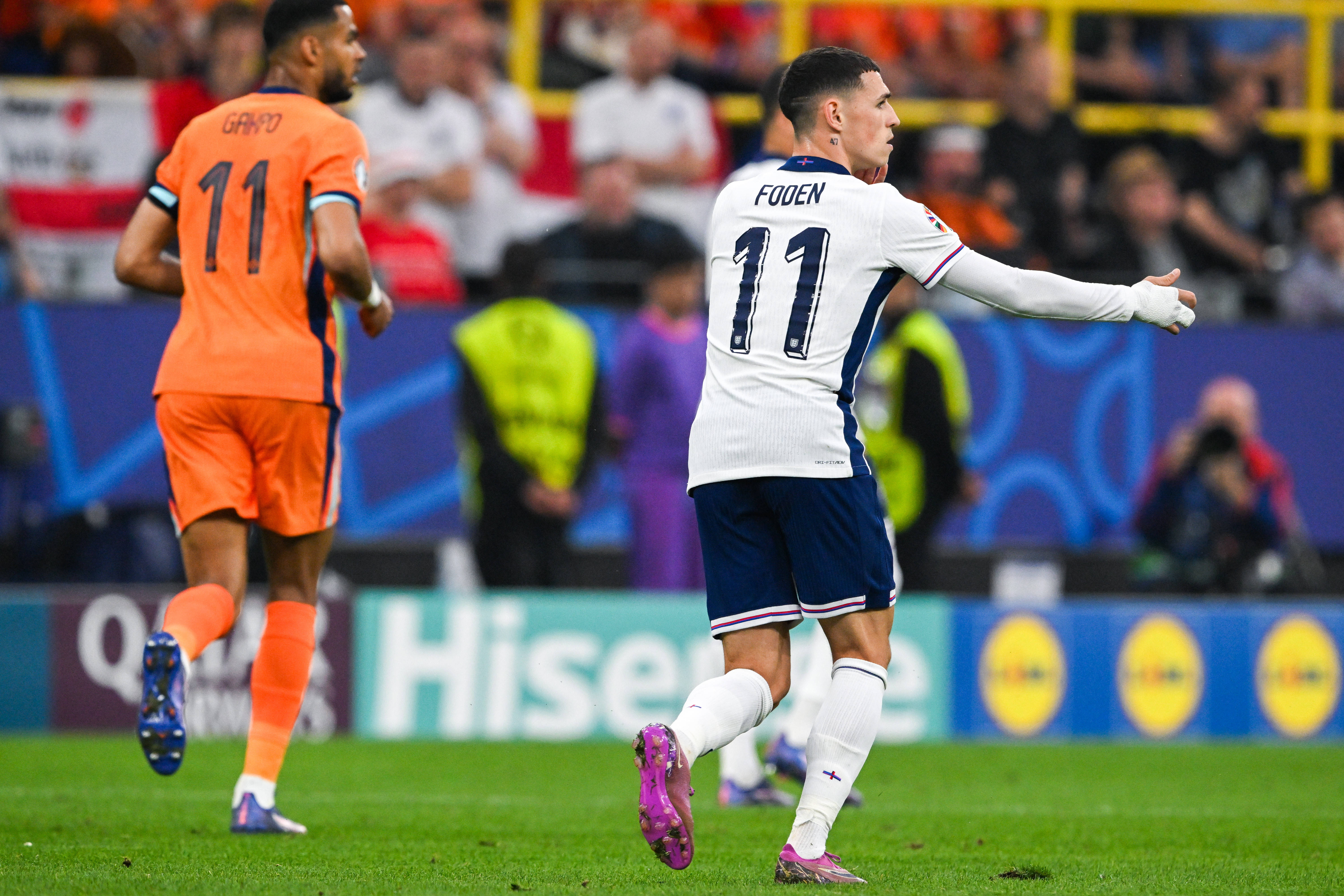 斯沃顿中场全力以赴,主场绝杀对手收获三分 斯沃顿中场全力以赴,主场绝杀对手收获三分