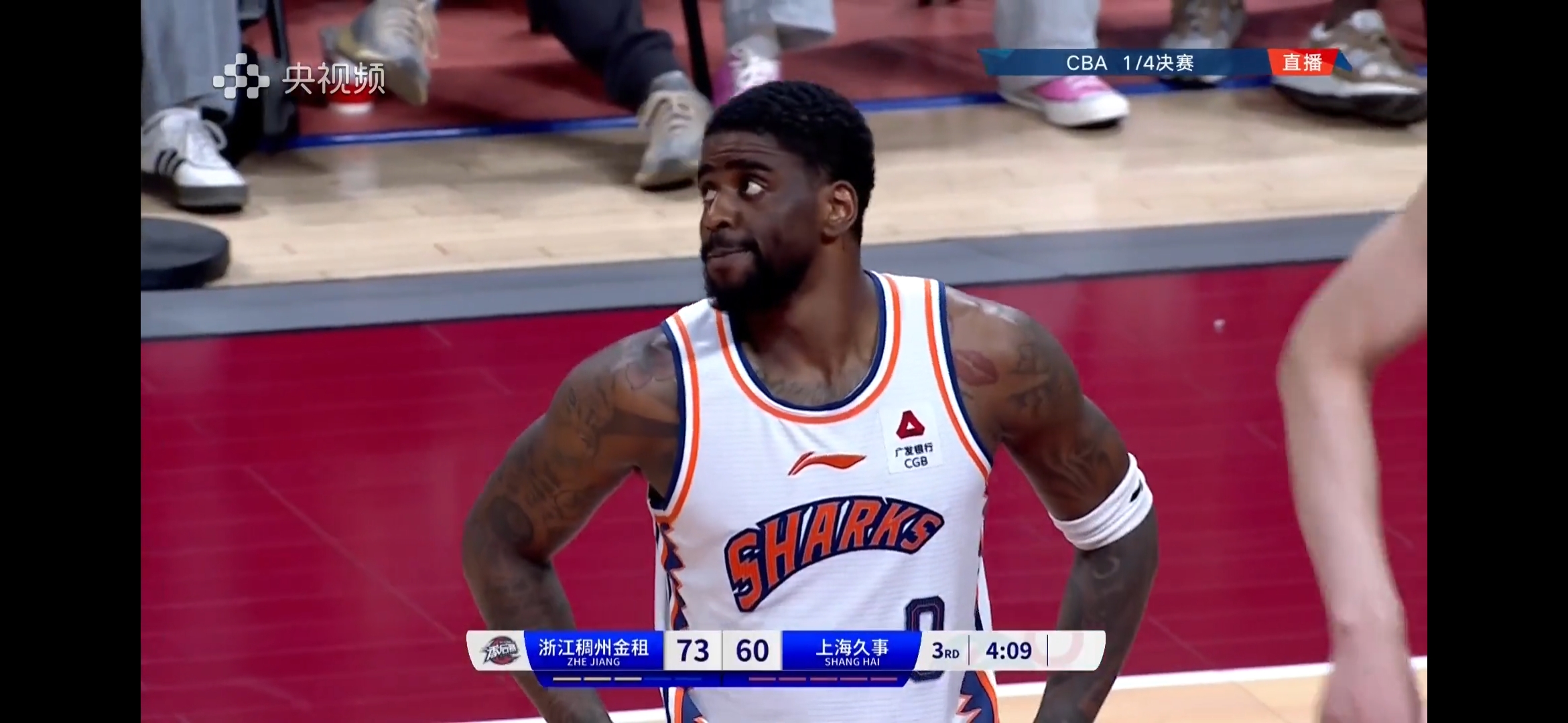 浙江男篮外援受伤,球队面临挑战 浙江男篮外援受伤,球队面临挑战