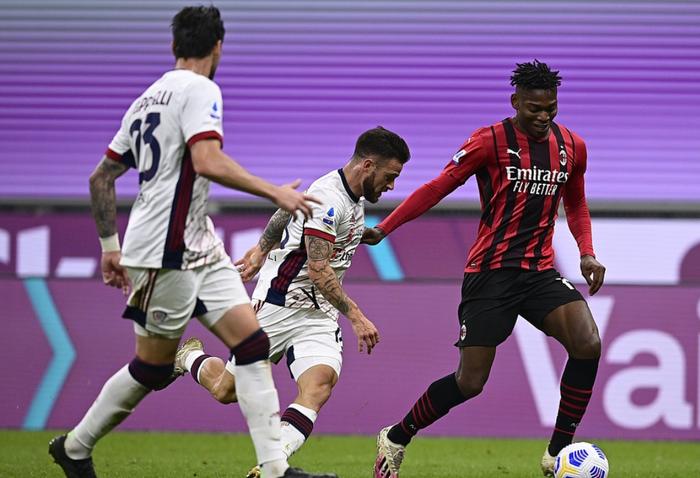 卡利亚里客场平局,难得保持积分 卡利亚里客场平局,难得保持积分