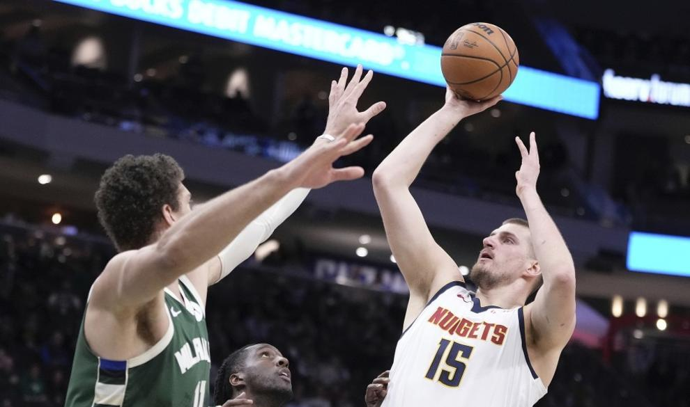 雄鹿客场逆转掘金,字母哥大号绝杀 雄鹿客场逆转掘金,字母哥大号绝杀