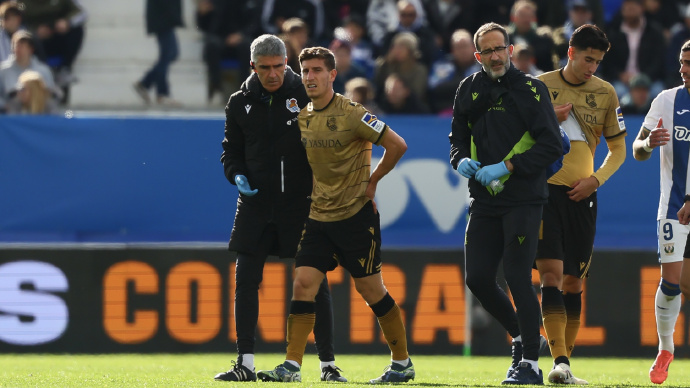 欧预赛外援大腿伤退,球队士气一时间低落 欧预赛外援大腿伤退,球队士气一时间低落