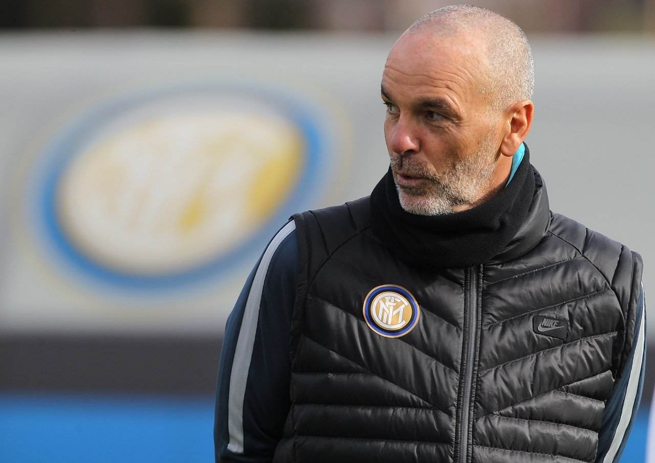 切沃球员集体示威抗议,主帅获解雇 切沃球员集体示威抗议,主帅获解雇