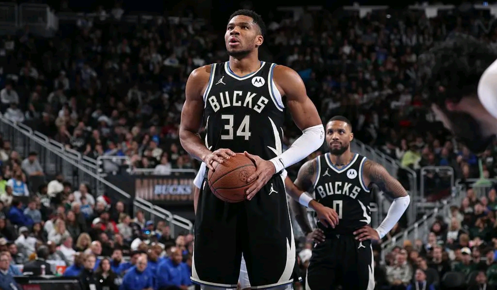 基达维拉表现出色,球队在关键时刻拿下比赛 基达维拉表现出色,球队在关键时刻拿下比赛