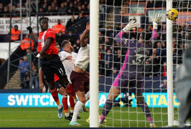 卢顿镇客场大胜,喜迎比赛胜利 卢顿镇客场大胜,喜迎比赛胜利