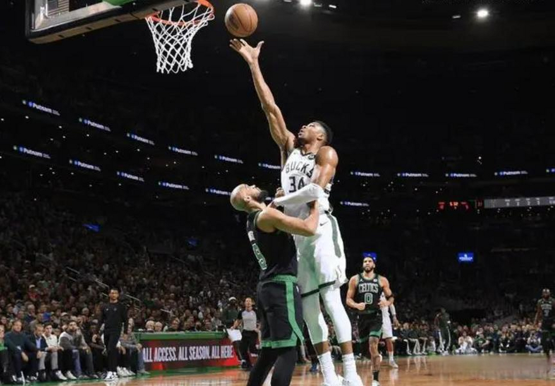 雄鹿主帅疑似遭遇内讧，球队发展受到影响