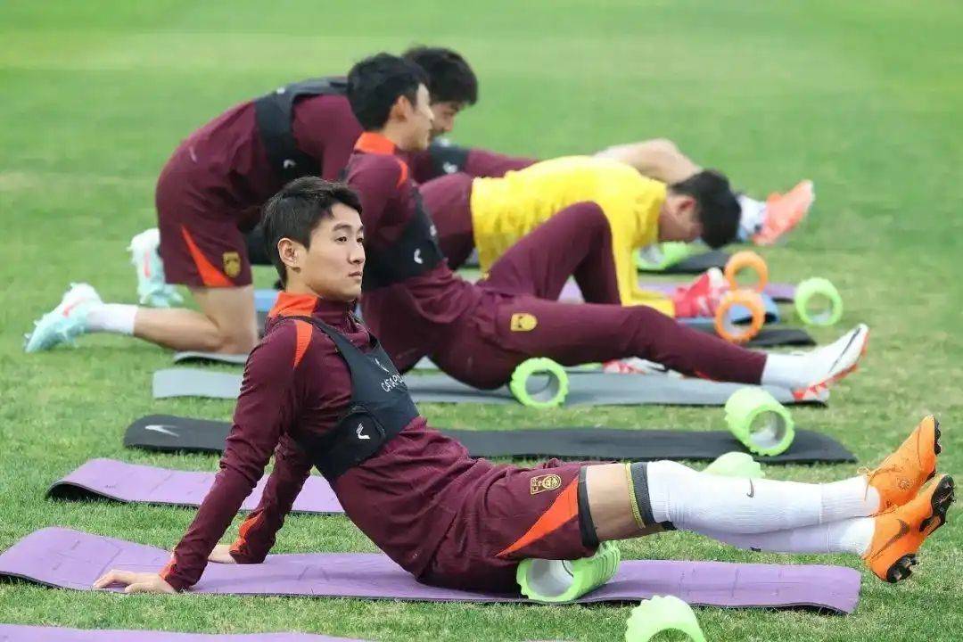 国际足球联赛中场上的精彩表现 国际足球联赛中场上的精彩表现