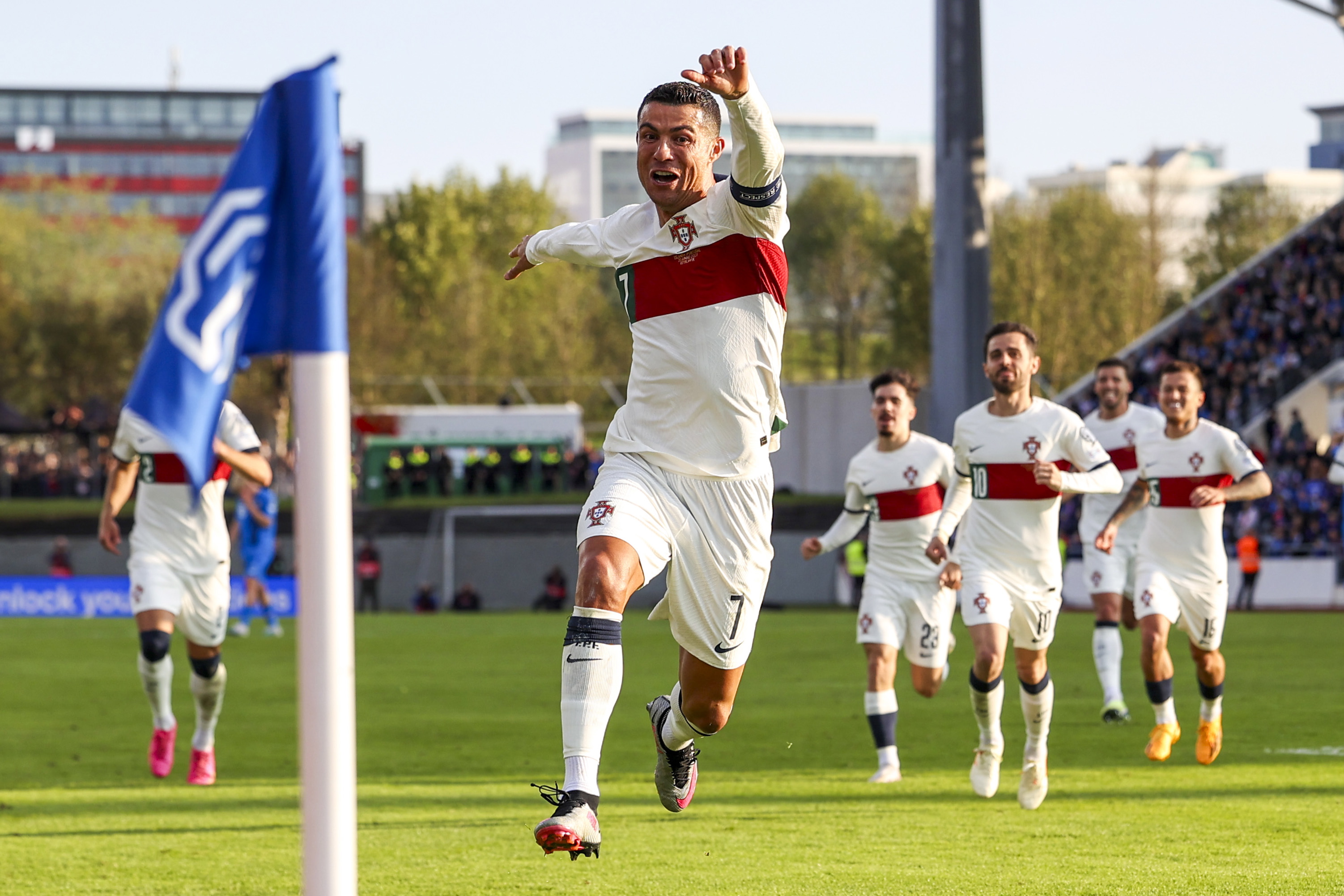 欧锦赛资格赛带来的精彩瞬间 欧锦赛资格赛带来的精彩瞬间