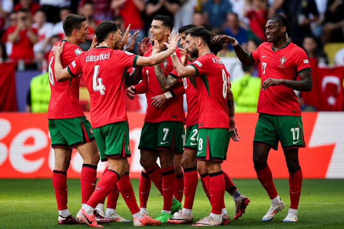 欧洲精英赛事火热进行,球队实力匹敌 欧洲精英赛事火热进行,球队实力匹敌