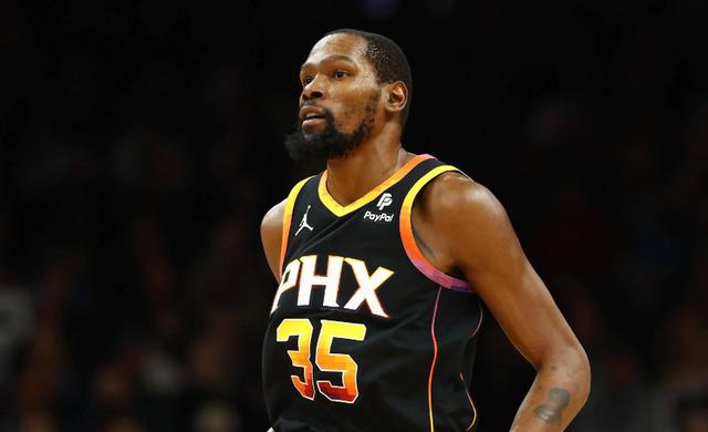 篮球职业生涯:老将成功延续巅峰表现 篮球职业生涯:老将成功延续巅峰表现