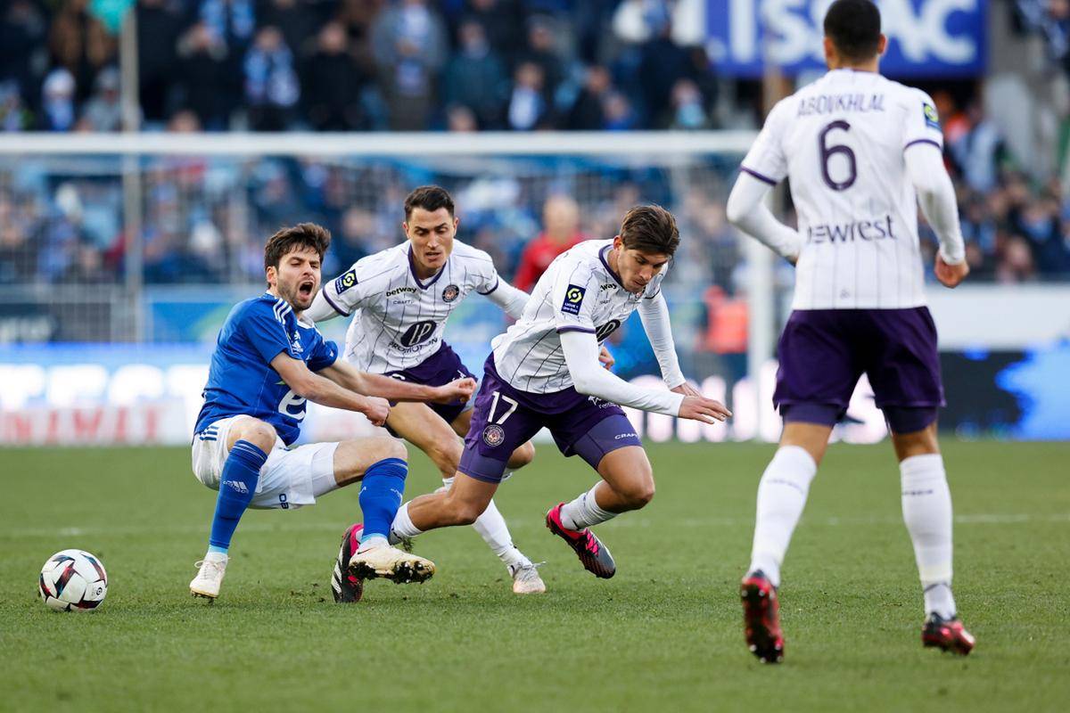 佛罗伦萨主场告捷,球队士气大振 佛罗伦萨主场告捷,球队士气大振