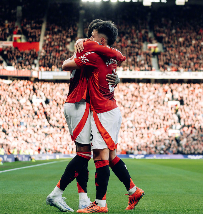 曼联客场击败埃弗顿,追上前四 曼联客场击败埃弗顿,追上前四