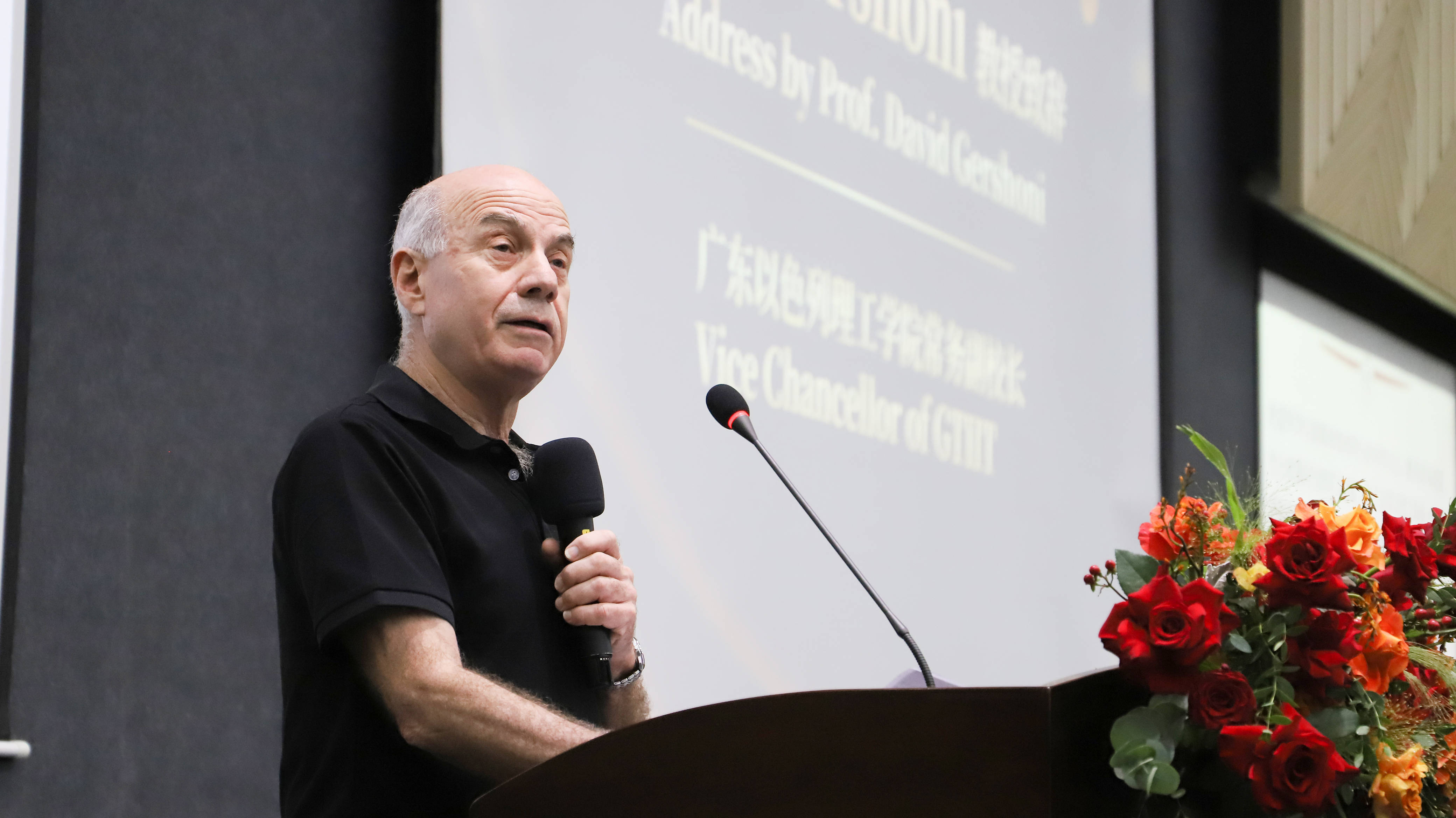 以色列女足勇攀巅峰,挑战舞台上佳宾 以色列女足勇攀巅峰,挑战舞台上佳宾