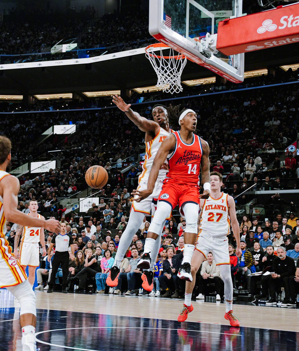 快船主场不敌老鹰，阵容变动导致失利