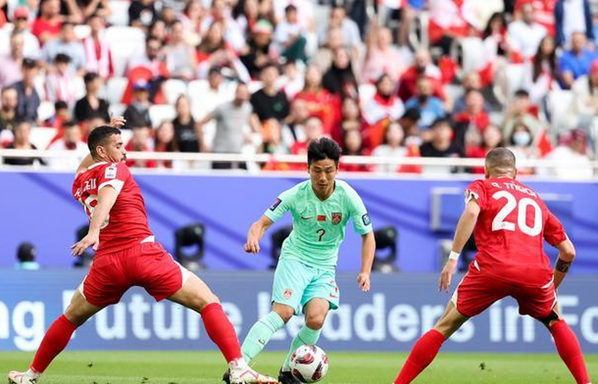 强劲对手逼平,球队遗憾失利 强劲对手逼平,球队遗憾失利