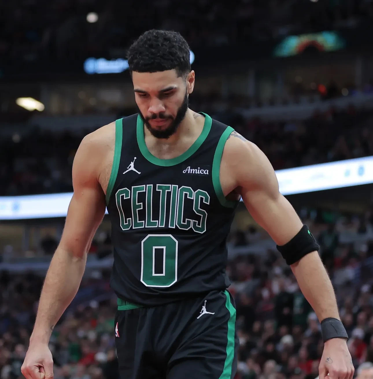 凯尔特人客场大胜,海沃德打出全队最佳表现 凯尔特人客场大胜,海沃德打出全队最佳表现