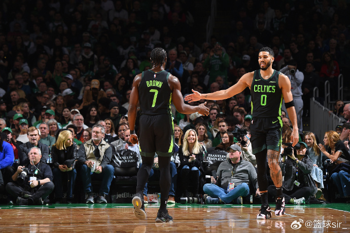 凯尔特人客场大胜,海沃德打出全队最佳表现 凯尔特人客场大胜,海沃德打出全队最佳表现