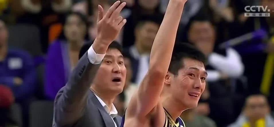 比赛最后时刻险胜,球迷都为之疯狂 比赛最后时刻险胜,球迷都为之疯狂