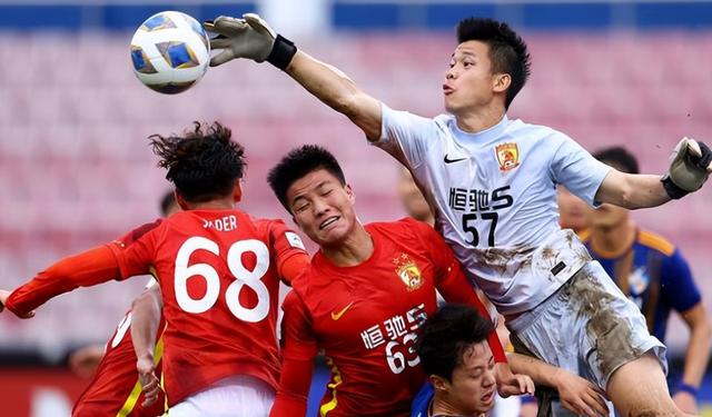 广州富力主场大胜,球队追赶速度稳步 广州富力主场大胜,球队追赶速度稳步