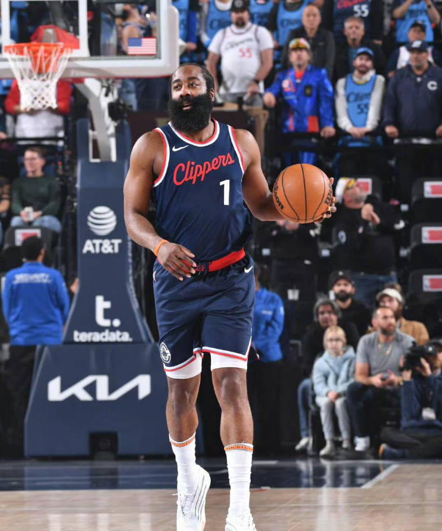 火箭遭遇三连败,哈登孤军奋战难挽败势 火箭遭遇三连败,哈登孤军奋战难挽败势