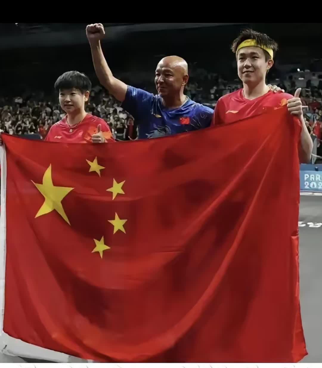 球员们的拼搏精神感动了无数球迷 球员们的拼搏精神感动了无数球迷