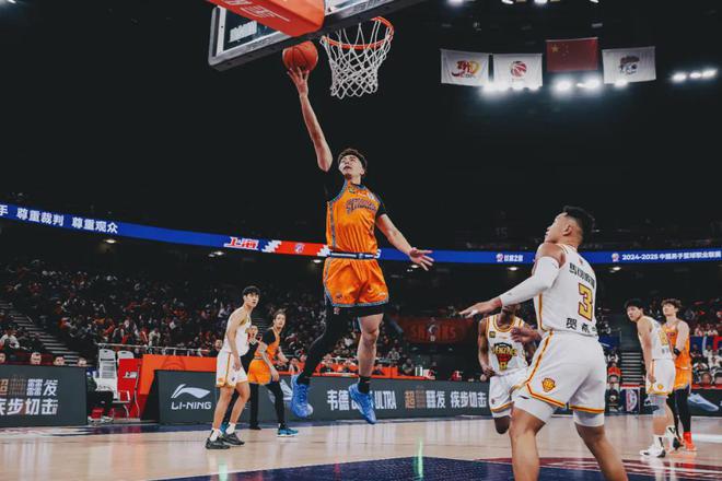 江苏男篮力克上海队,实现反弹复苏 江苏男篮力克上海队,实现反弹复苏